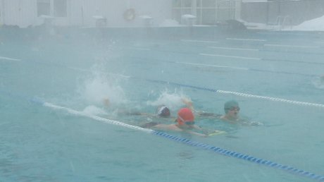 В Пензе у юных пловцов начались сборы в открытом бассейне
