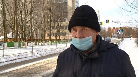 Уборка снега с тротуара на улице Бородина вызвала недовольство