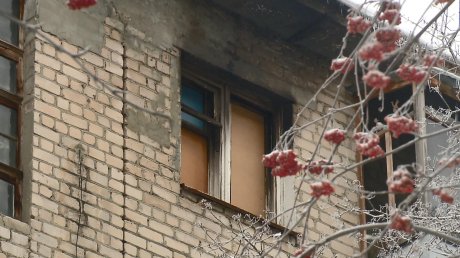 На улице Мира опасаются разбитого окна в квартире покойника