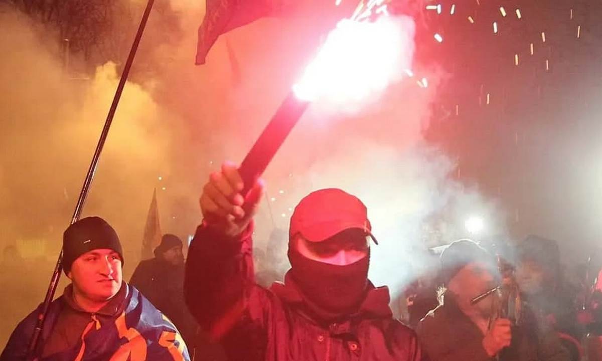 Экс-премьер Украины Азаров назвал движущую силу массовых беспорядков