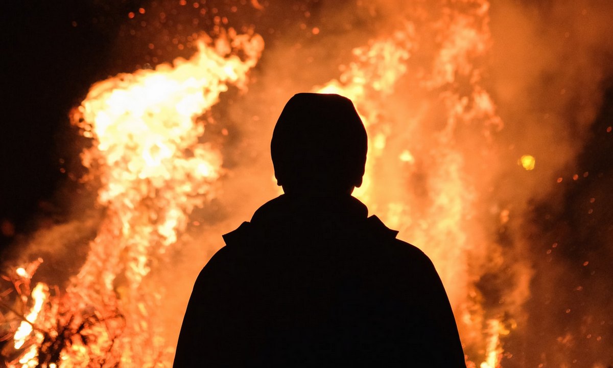 Два серьезных пожара произошли в Карелии за минувшие сутки: на одном из них эвакуировали 37 человек
