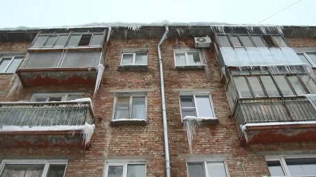 На улице Попова квартиру пензячки заливает талой водой с крыши