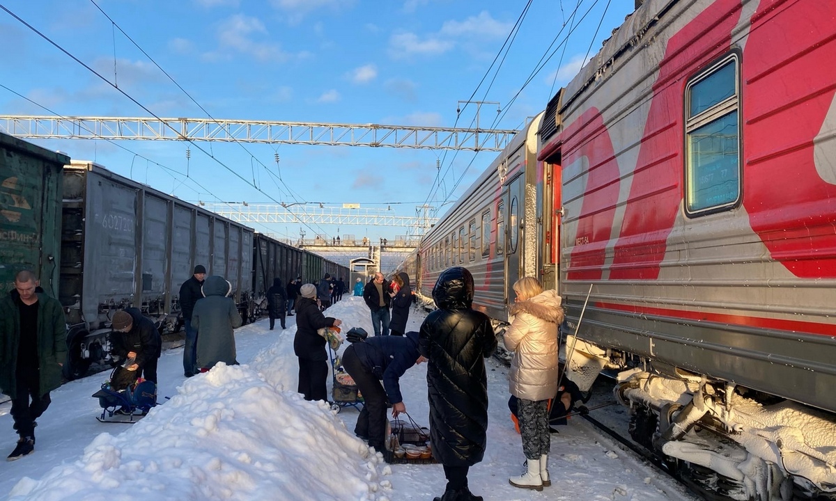 В Петрозаводске молодой мужчина ночью попал под грузовой поезд