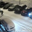 В Петрозаводске ребенок попал под колеса автомобиля прямо во дворе дома В Петрозаводске ребенок попал под колеса автомобиля прямо во дворе дома
