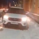 «Имейте совесть!»: водители Петрозаводска решили объехать затор на дороге по тротуару возле школы «Имейте совесть!»: водители Петрозаводска решили объехать затор на дороге по тротуару возле школы